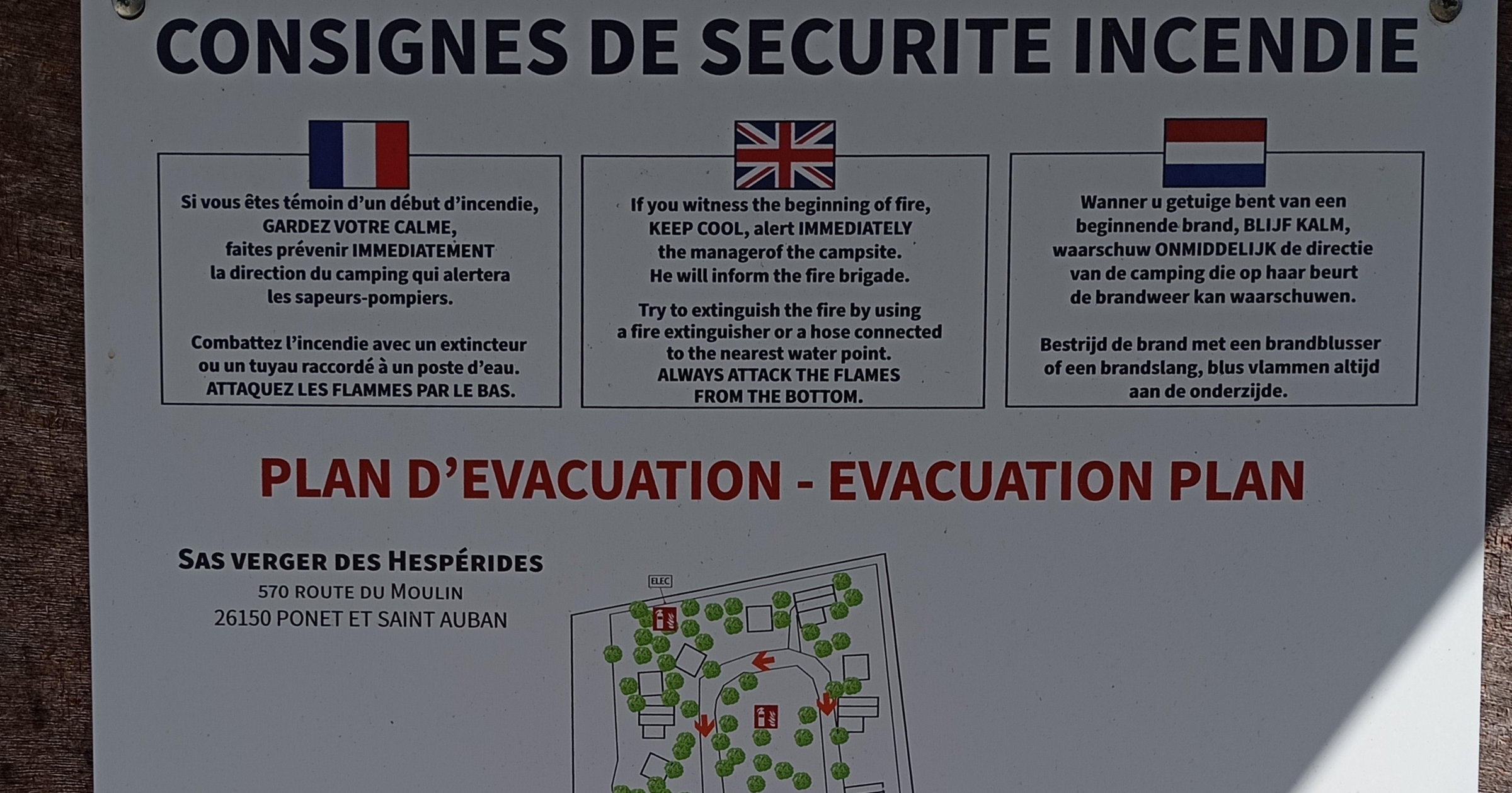 Détail du camping La Ruche, vie quotidienne des résidents, Ponet-et-Saint-Auban, avril 2026
